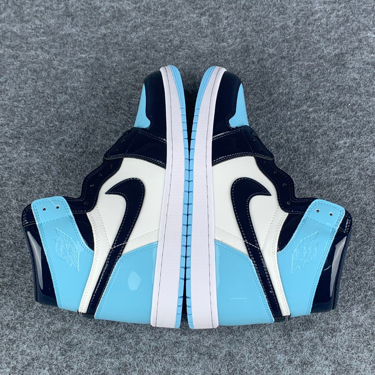 Wmns Air Jordan 1 Retro High OG 'Blue Chill'
