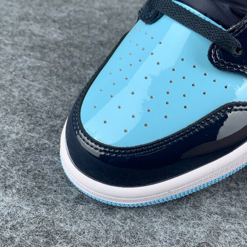 Wmns Air Jordan 1 Retro High OG 'Blue Chill'