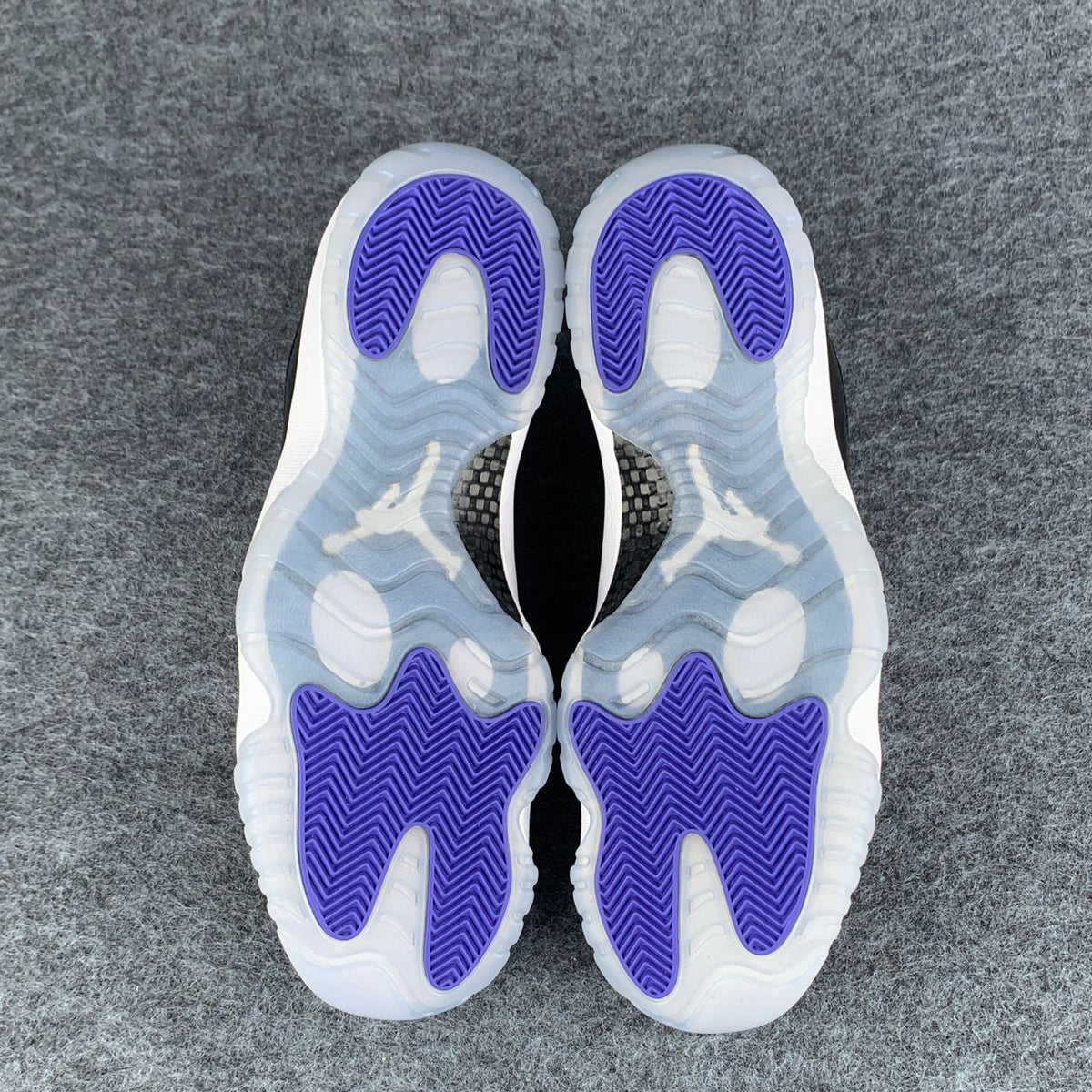 Air Jordan 11 Retro Low 'Concord'