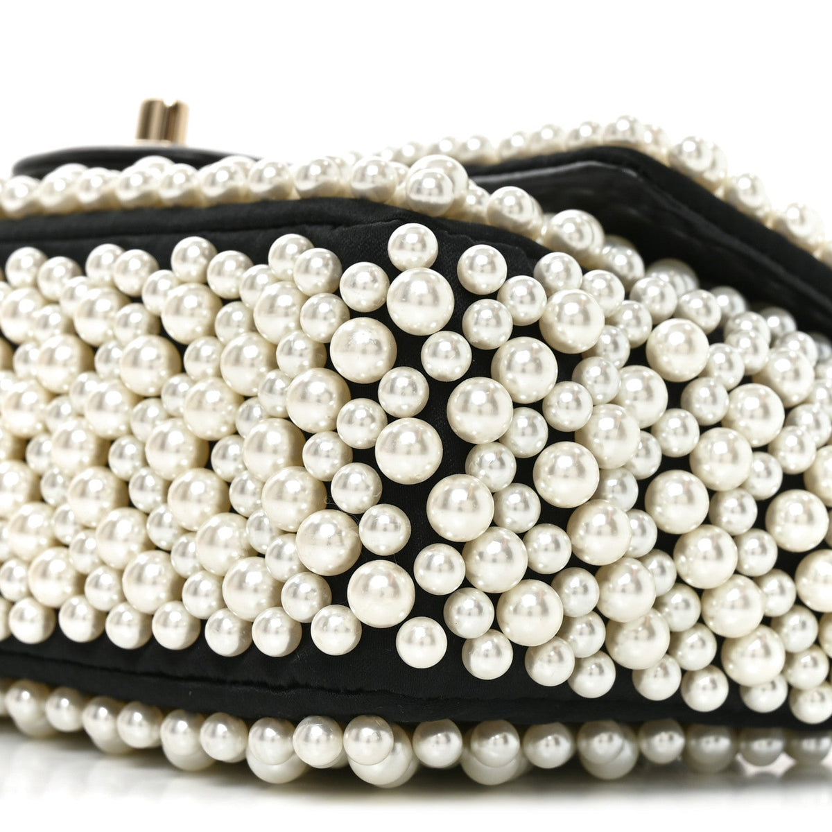 Lambskin Pearl On Flap Black