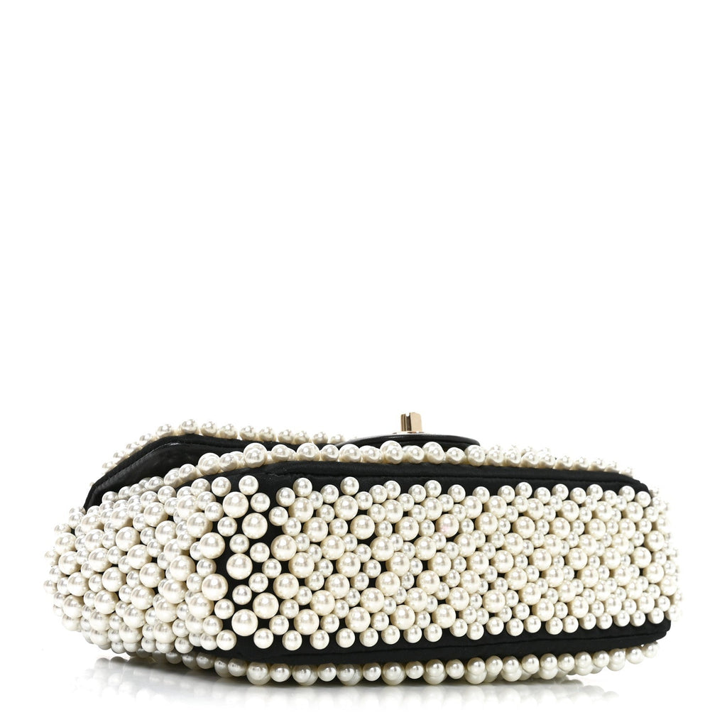 Lambskin Pearl On Flap Black