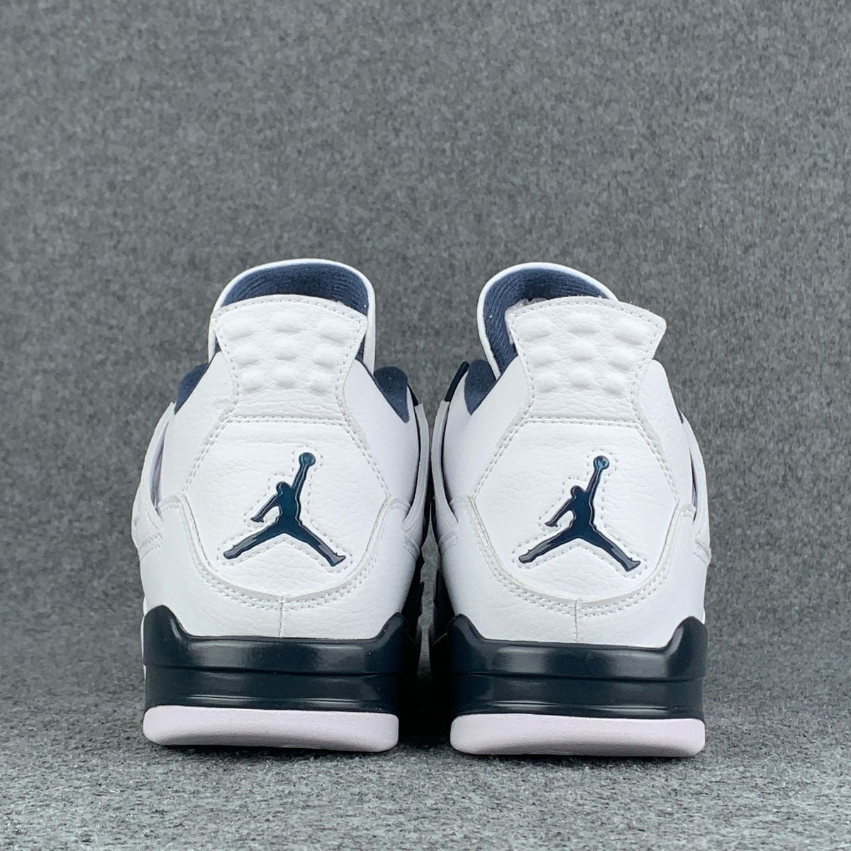 Air Jordan 4 Retro LS 'Columbia'
