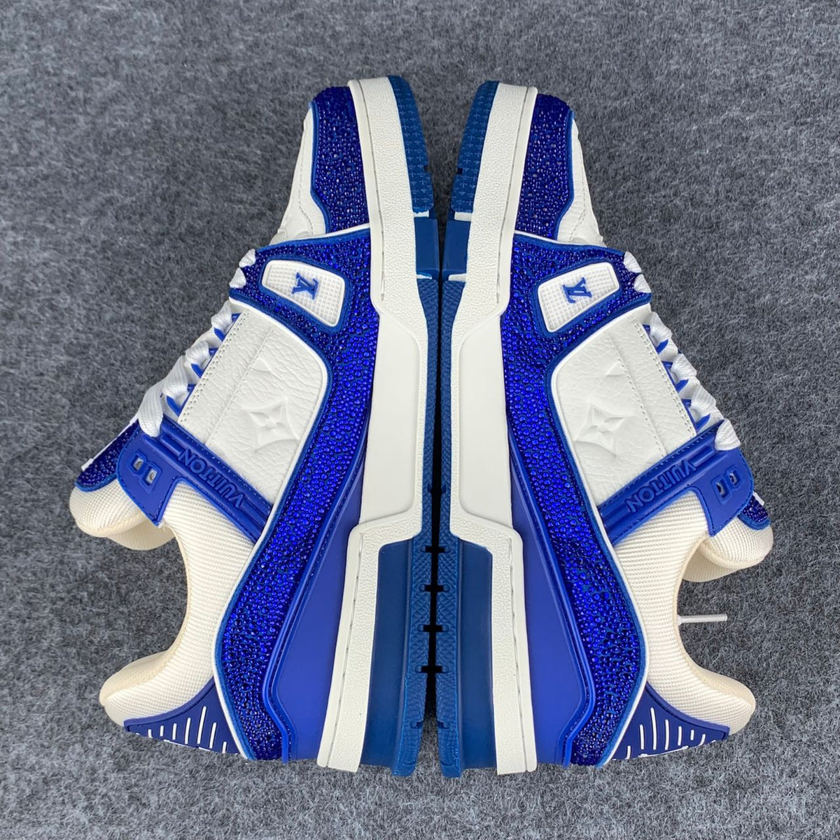 LV Trainer 'White Blue Crystals'