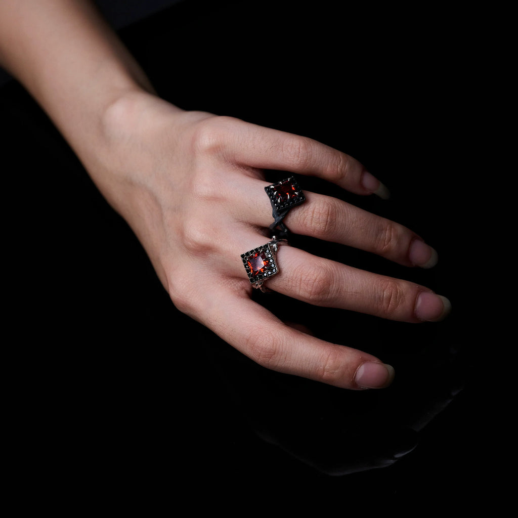 ILLuSoRy's Chained Darkness Ring