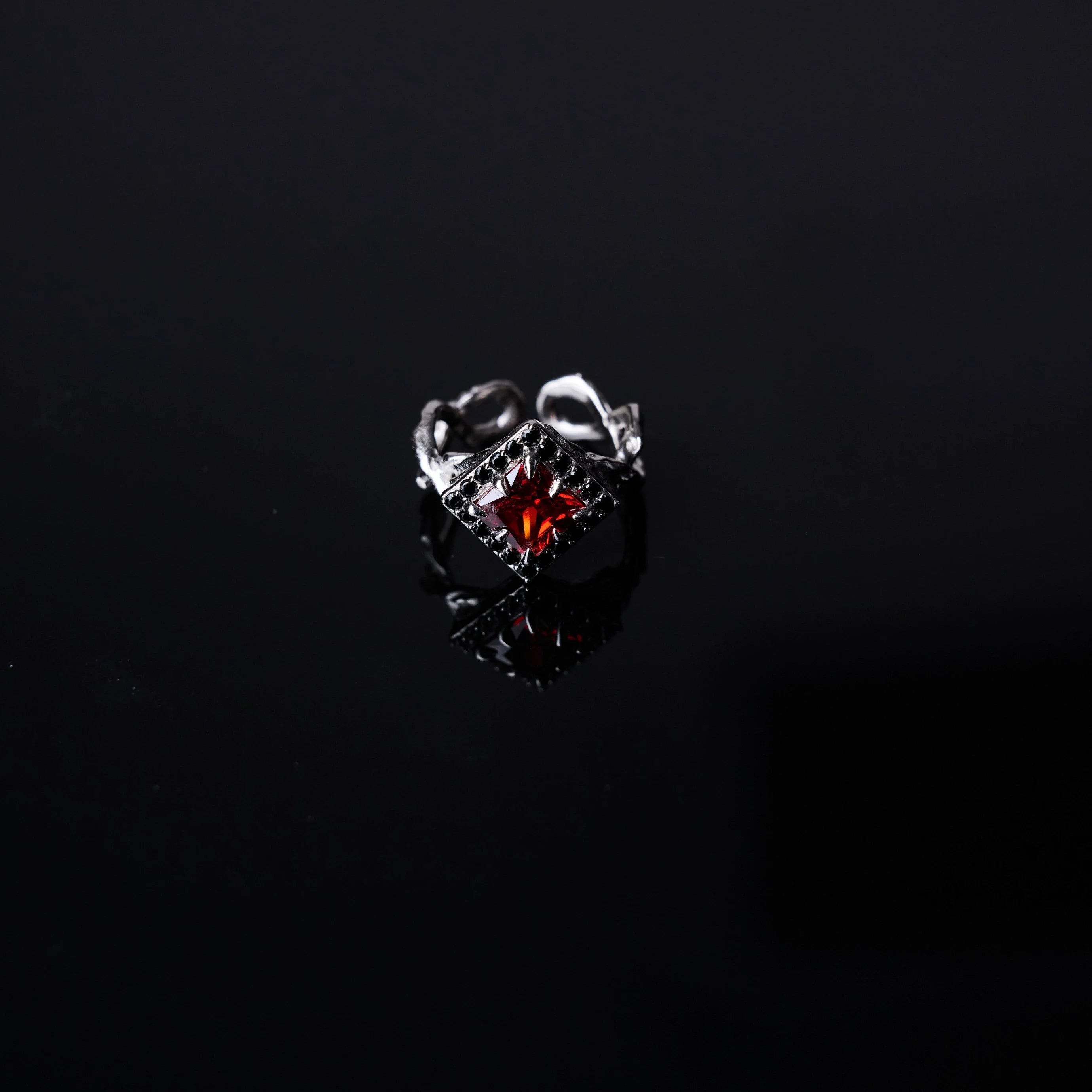 ILLuSoRy's Chained Darkness Ring