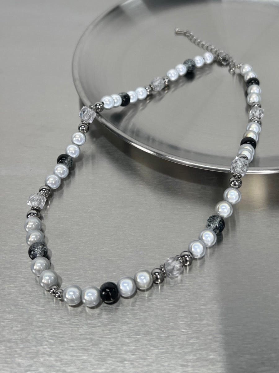MINBIN Monochrome Pearl Necklace