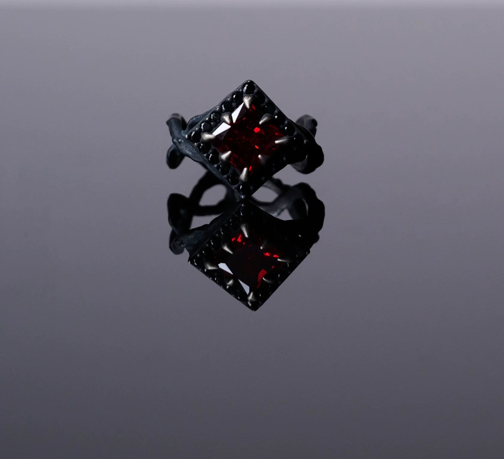 ILLuSoRy's Chained Darkness Ring