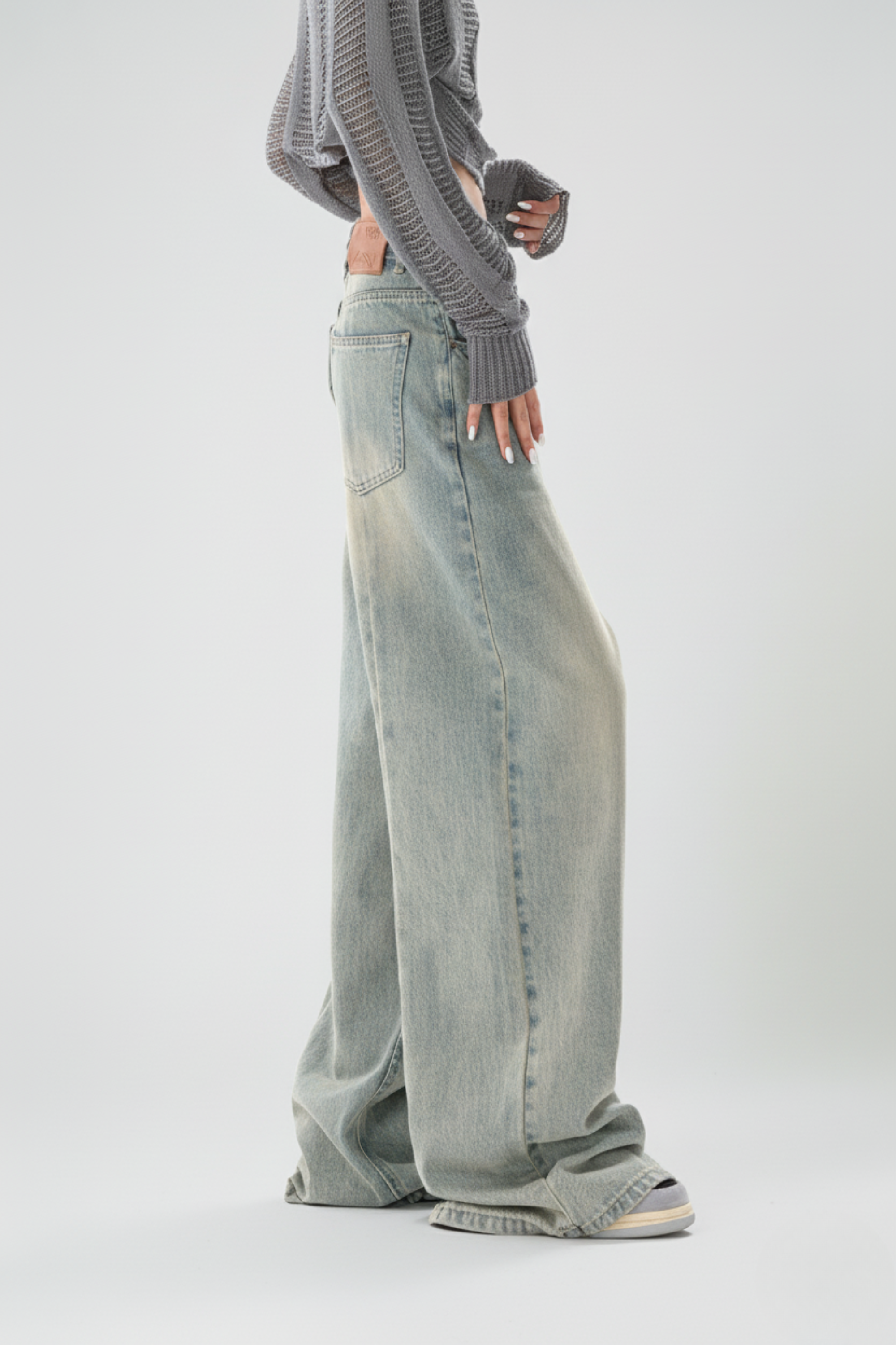 Loose Fit Boyfriend Jeans – Light Wash Denim