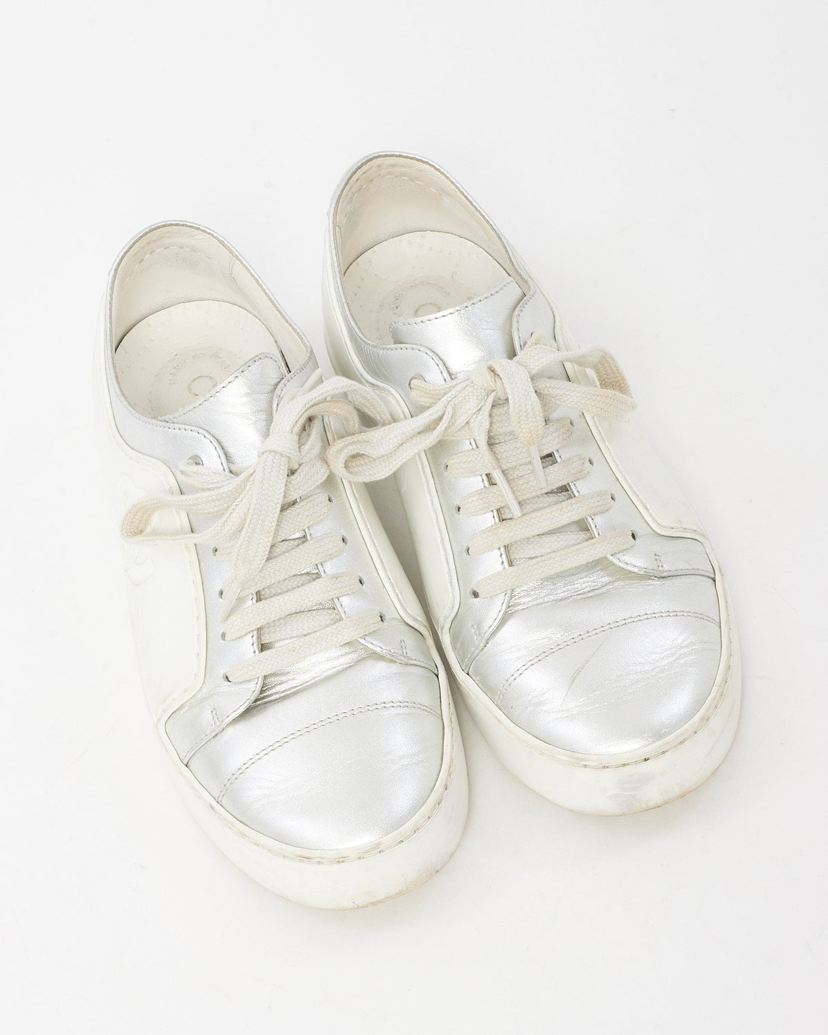 Chanel White Leather and Silver CC Logo Low-Top Sneakers - 36
