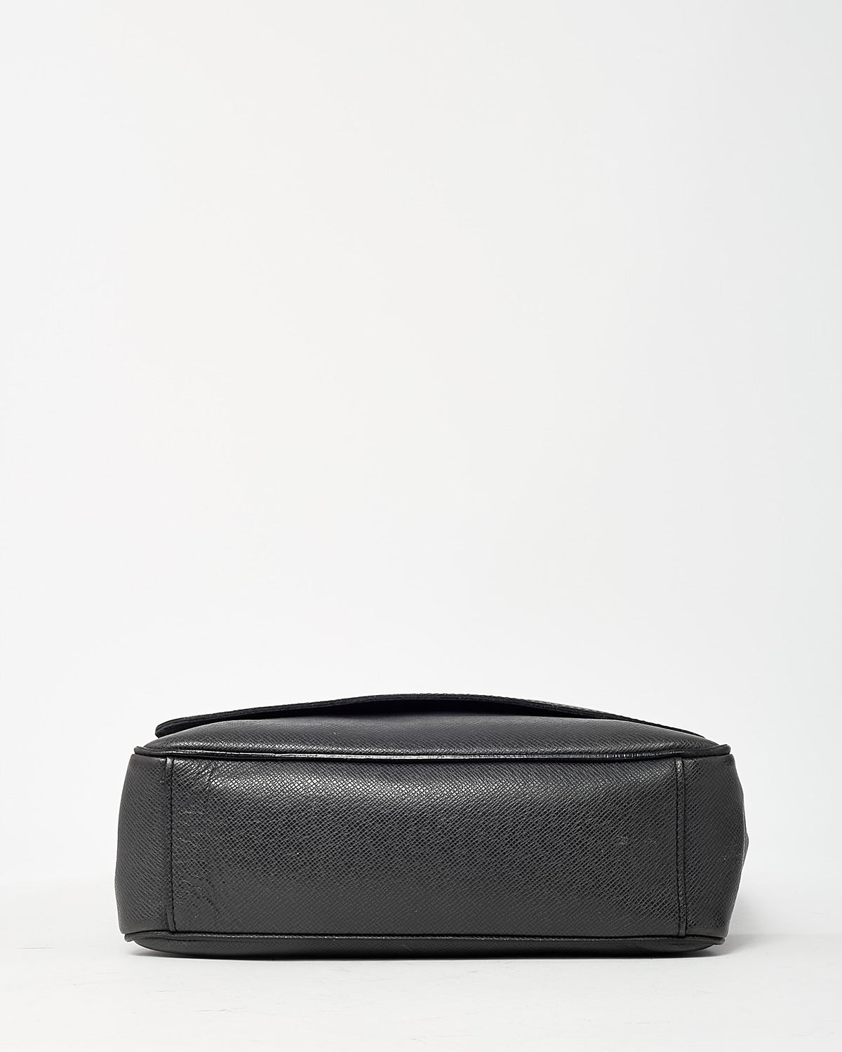 Louis Vuitton Black Taiga Leather Messenger Bag