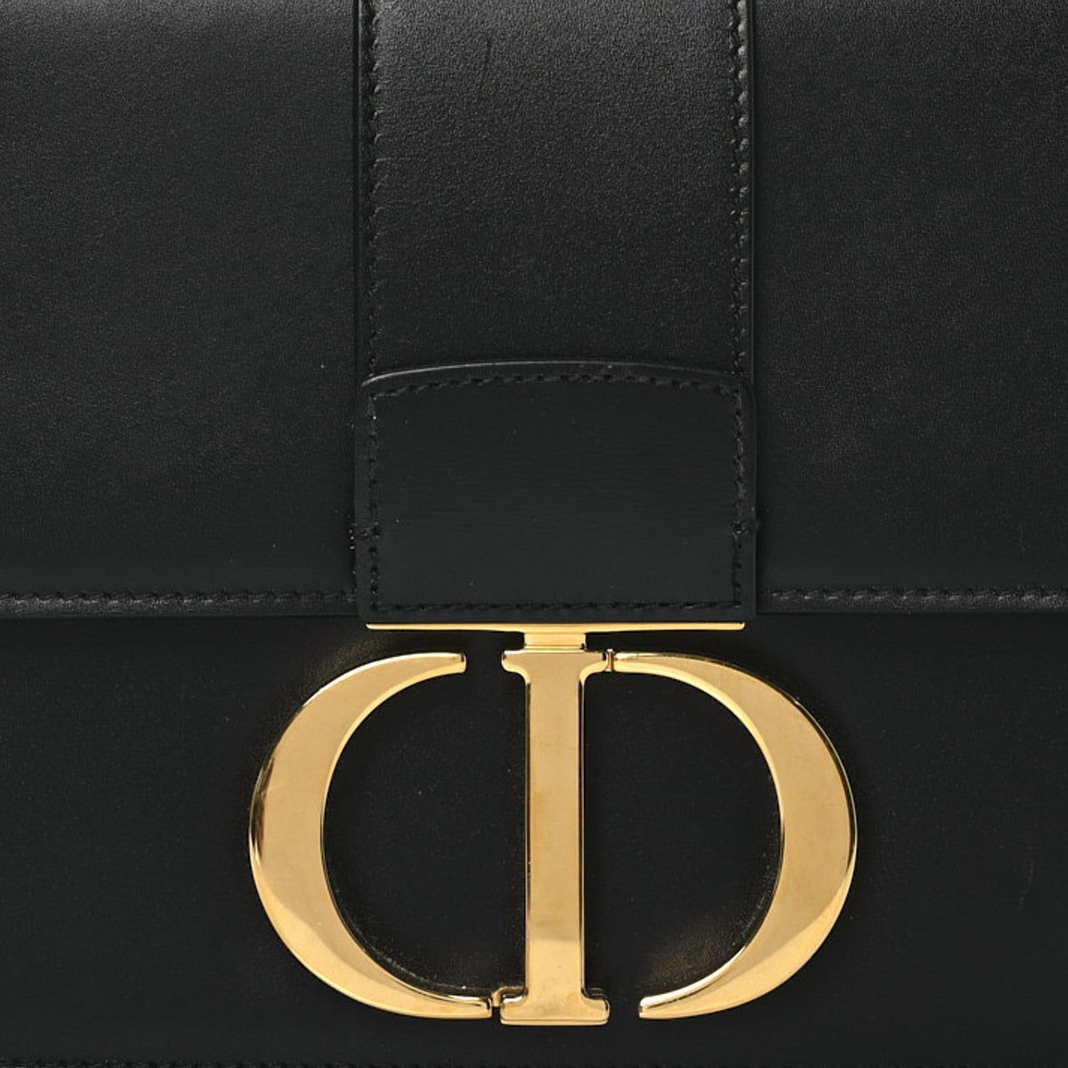 Box Calfskin 30 Montaigne Flap Bag Black